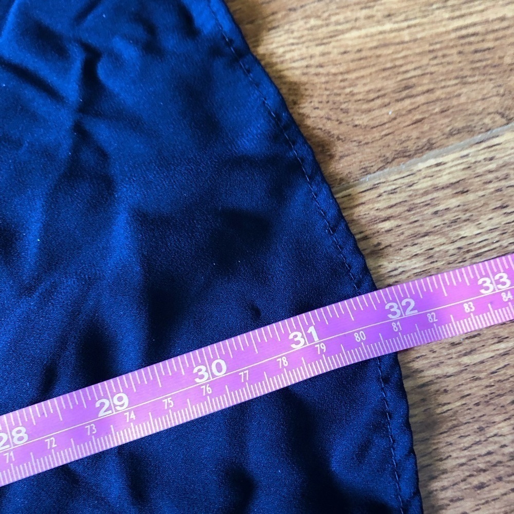 Torrid Navy with black piping Harper roll tab blouse in size 4x - Picture 9 of 9